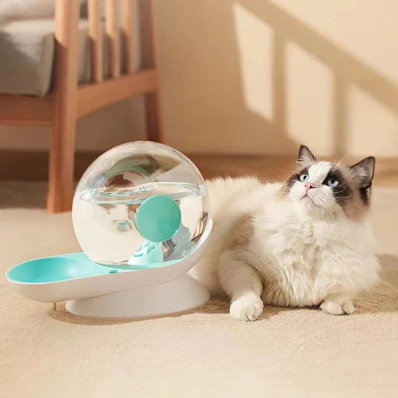 Selvopfyldende Vanddispenser til Katte og Hunde – AquaPaw