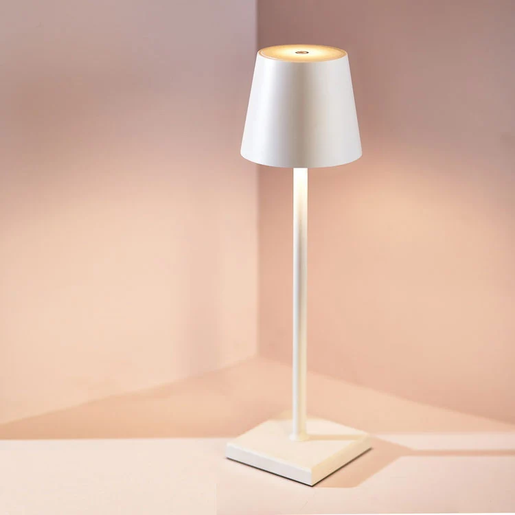 Nordisk Trådløs Bordlampe med Justerbar Lysstyrke