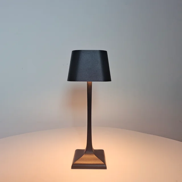 Kompakt LED Bordlampe med USB og Justerbar Lysstyrke