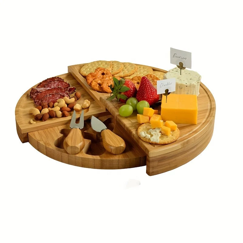 Elegant sæt af bambus skærebrætter til ost og snacks