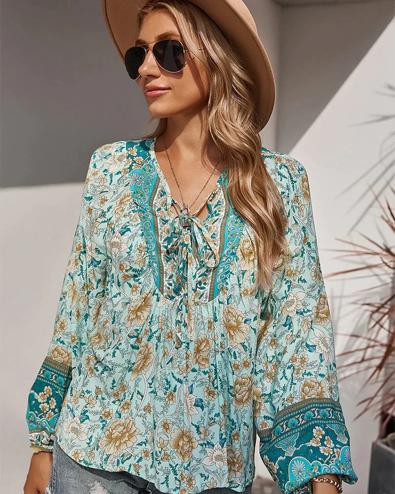 Vibrerende Boho-Bluse med Blomsterprint og Lange Ærmer
