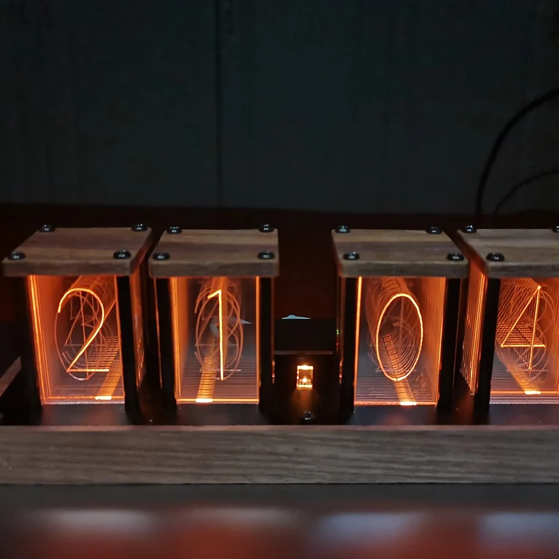 Retro Moderne Rørur – Digital RGB LED Ur til Unik Indretning