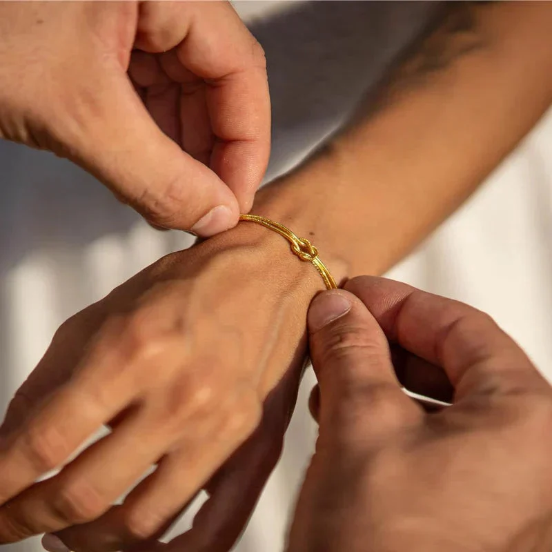 Elegant Nodeløs Armring – Atria