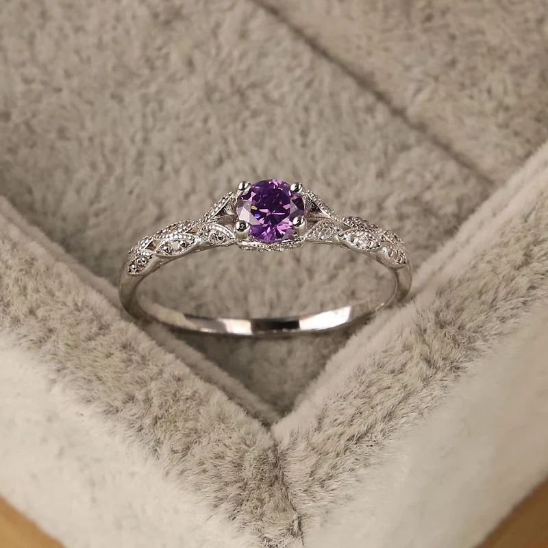 Elegant Ring med Amethyst og Zirconia – Luminara