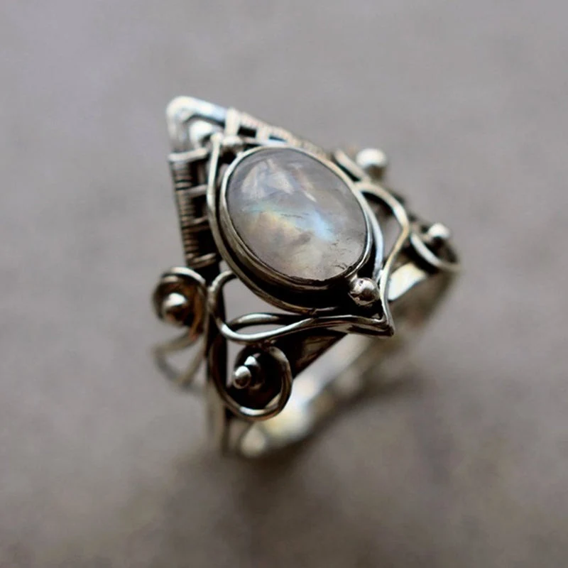 Elegante Vintage Ring med Månesten – Clara