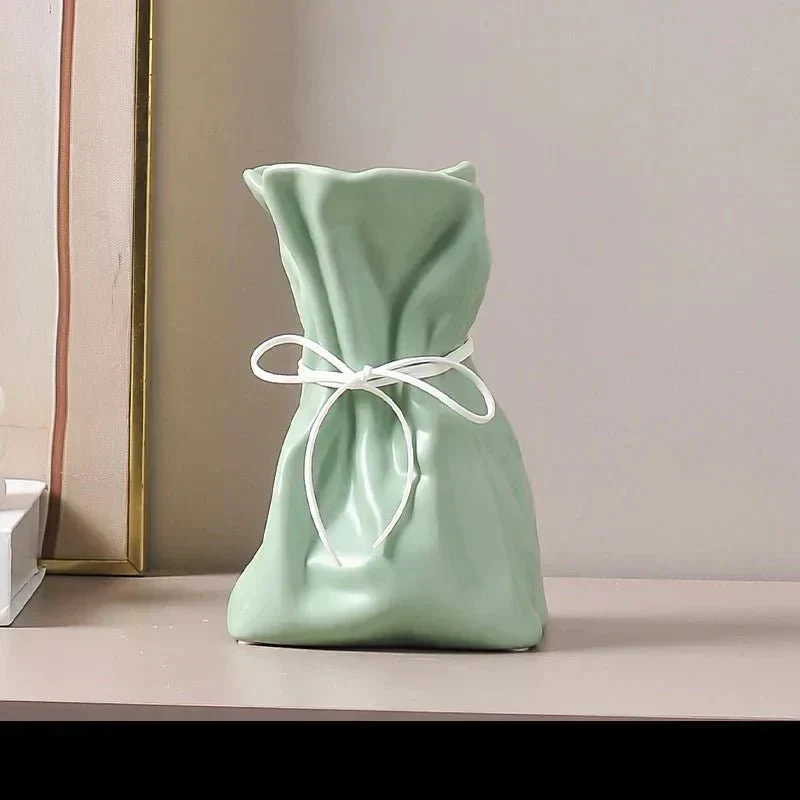 Elegant vase i genbrugsmateriale - Stilfuldt design - Miljøvenlig
