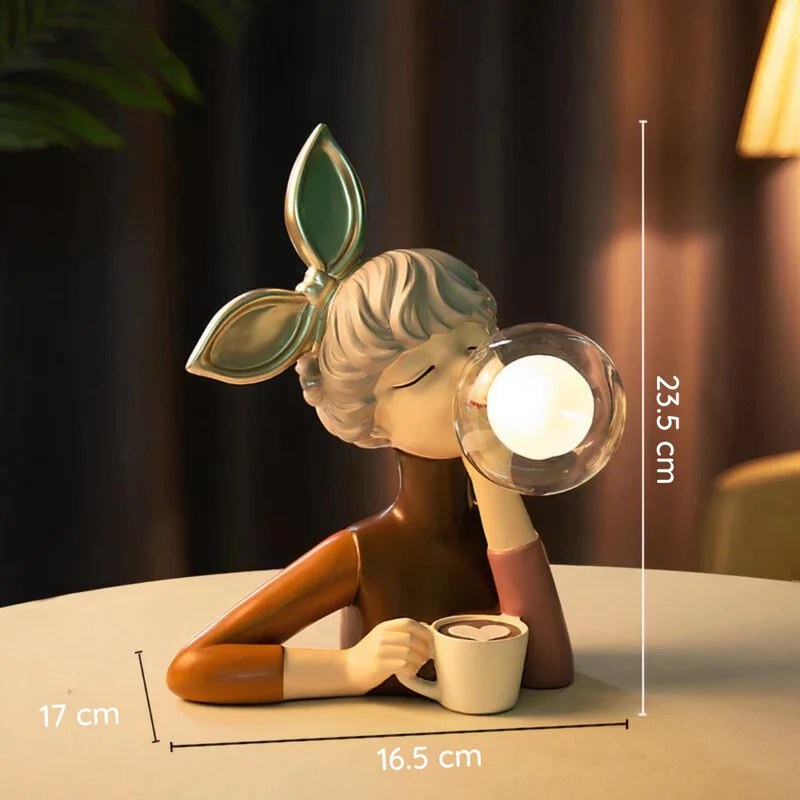 Elegant Bordlampe i Håndlavet Design til Sofistikeret Interiør