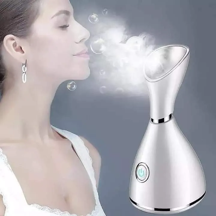 Ansigtsdamper til dybderens og hydrering med nano damp