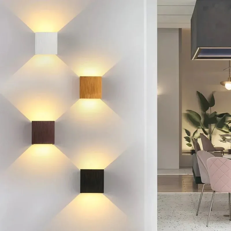 Elegant Væglampe i Minimalistisk Design med Justerbar Belysning