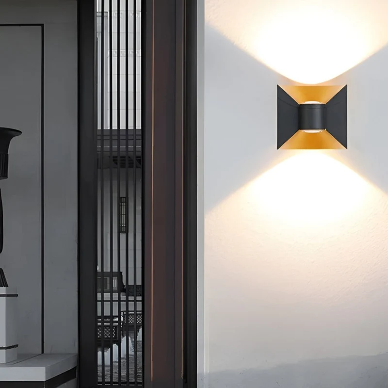 Elegant Udendørs LED Væglampe – Stilfuld og Energibesparende