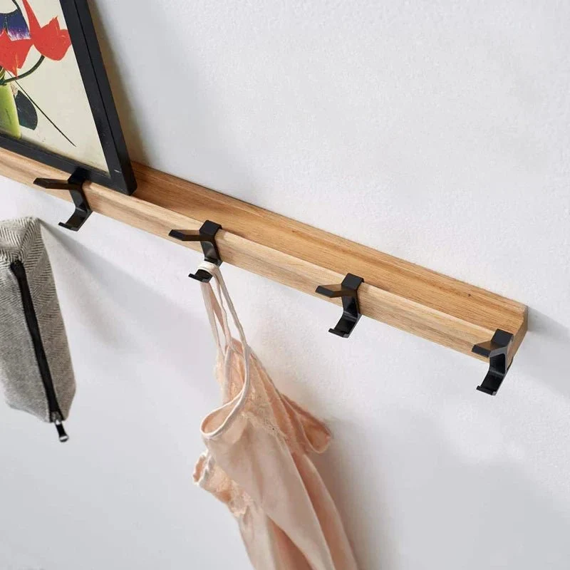 Fleksibel væggarderobe i skandinavisk stil med flytbare kroge