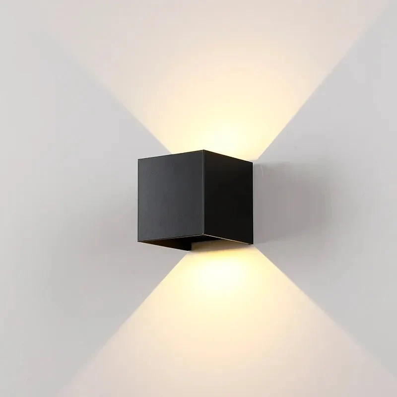 Moderne Væglampe med Blødt Lys og Elegant Design