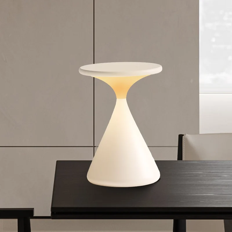 Trådløs LED Bordlampe - Stilrent Design med Justerbart Lys