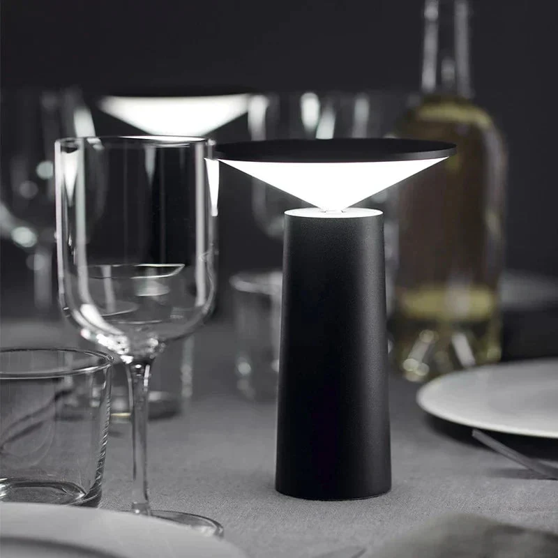 TriFlex LED-bordlampe - Fleksibel belysning til ethvert rum