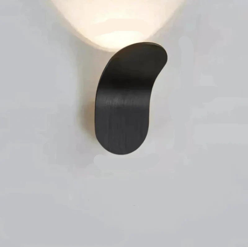 Stilfuld væglampe med integreret LED og moderne design