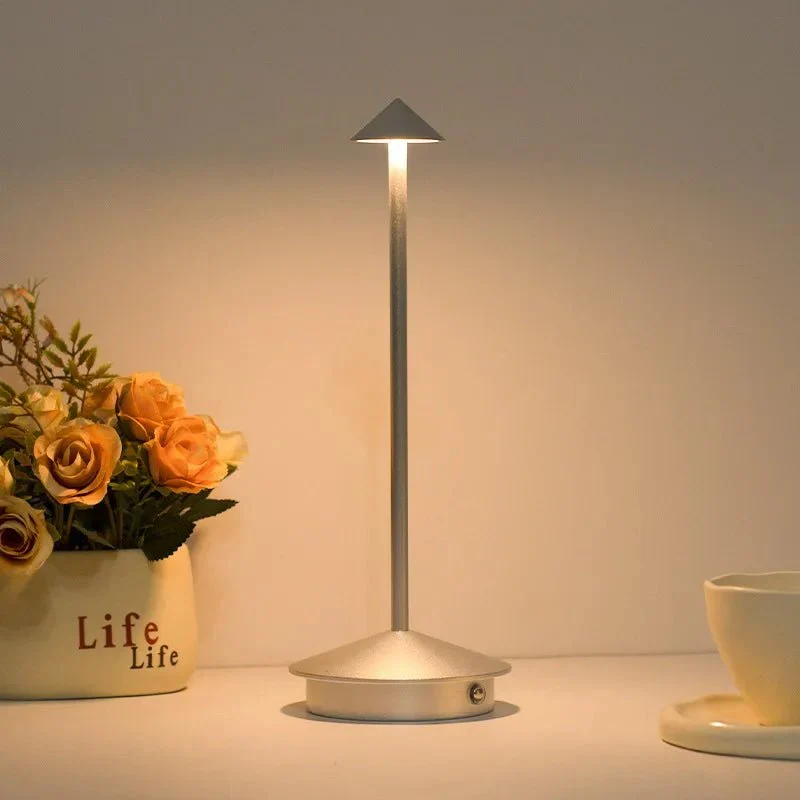 Elegant USB-bordlampe med berøringsfunktion og dæmpbart lys