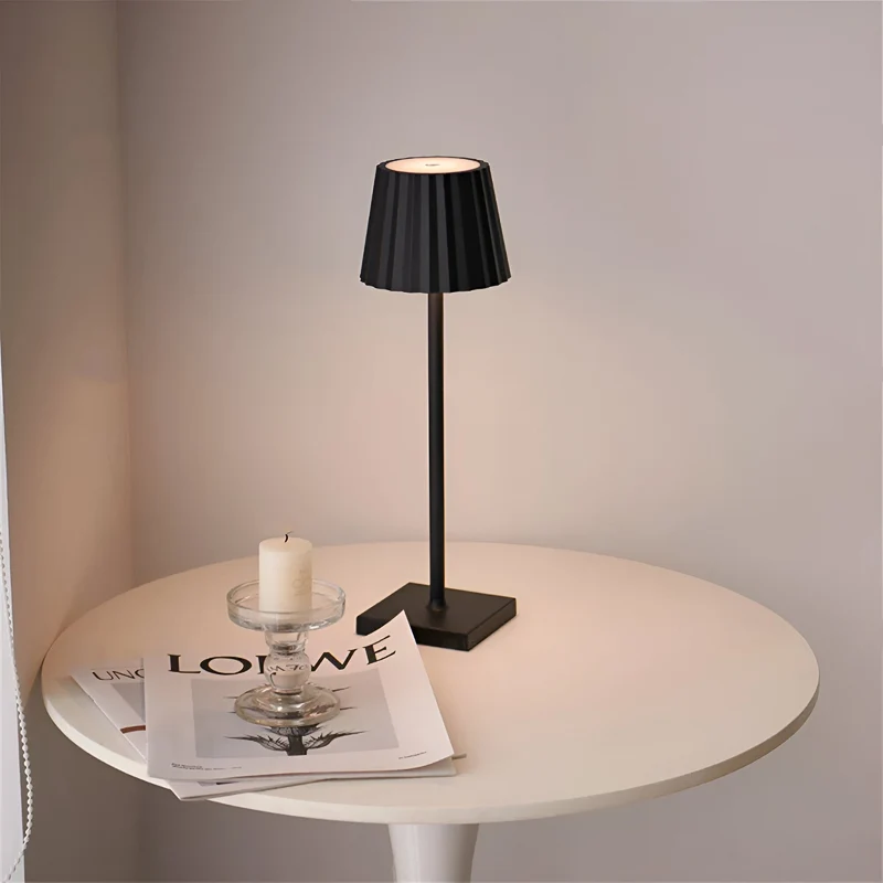 Ledningsfri LED Bordlampe med Touch-Dæmper og Moderne Design