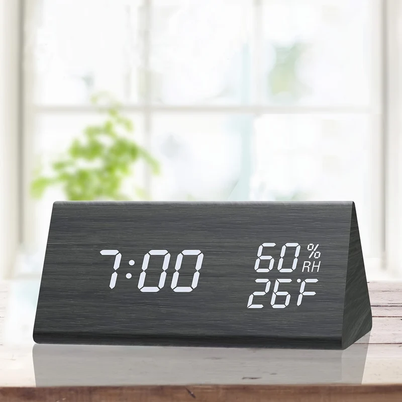 Elegant LED Træ Vækkeur med Temperatur & Fugtighedsmåler