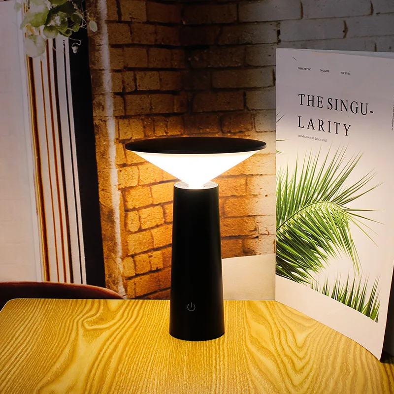 Trådløs Bordlampe med Moderne Design og Fleksibel Belysning