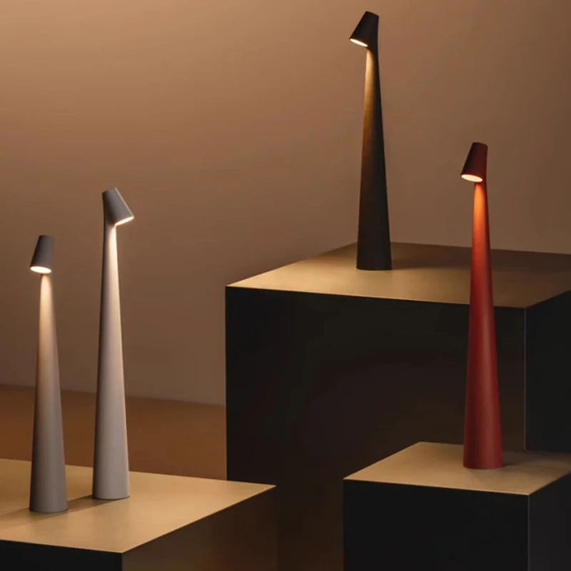Trådløs LED-lampe med minimalistisk design og touch-funktion