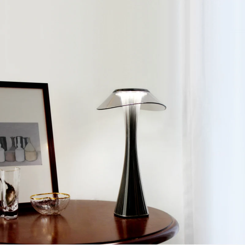 Stilfuld Trådløs LED Bordlampe med Justerbar Lysstyrke