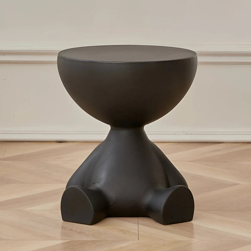 Elegant Rundt Sidebord i Creme med Multifunktionelt Design