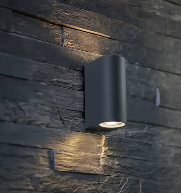 Elegant LED-væglampe til indendørs og udendørs brug, IP65