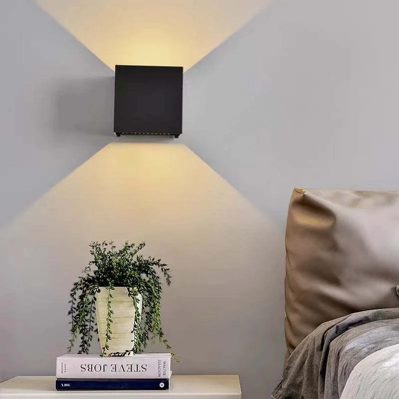 Elegant LED Væglampe i Aluminium – Vandtæt og Energisparende
