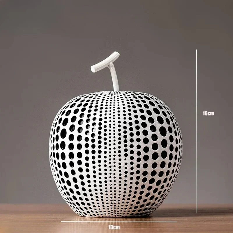 Elegant Æbleskulptur med Sort-Hvide Prikker – Nordisk Design