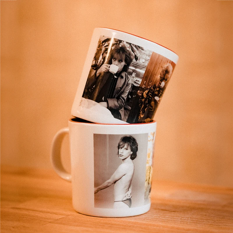 Stilig mugg, Jenny står modell